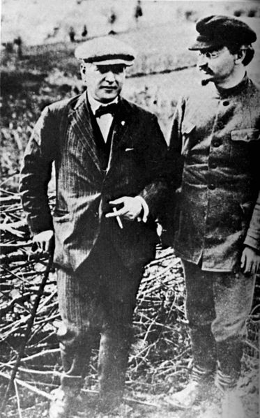 373px-Rakovsky_and_trotsky_circa_1924_trimmed.jpg